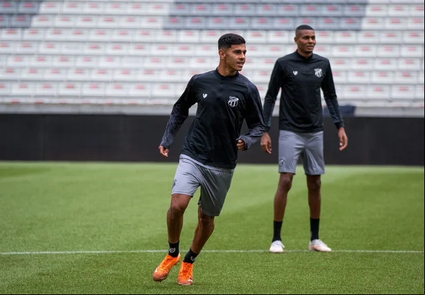 David Ricardo em treino no CT Alvinegro