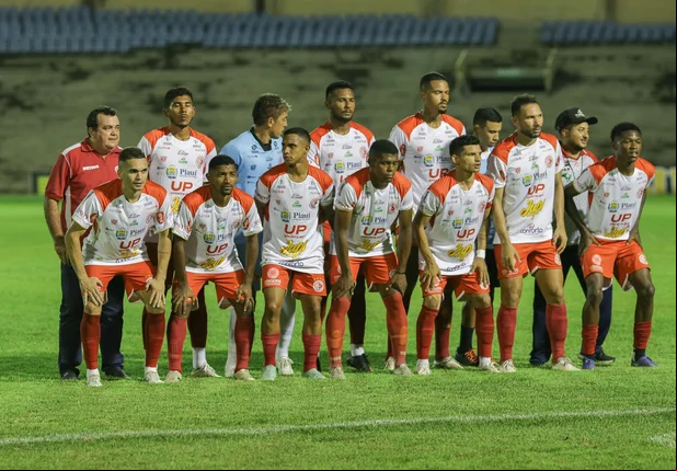 Time do 4 de Julho no jogo contra o River