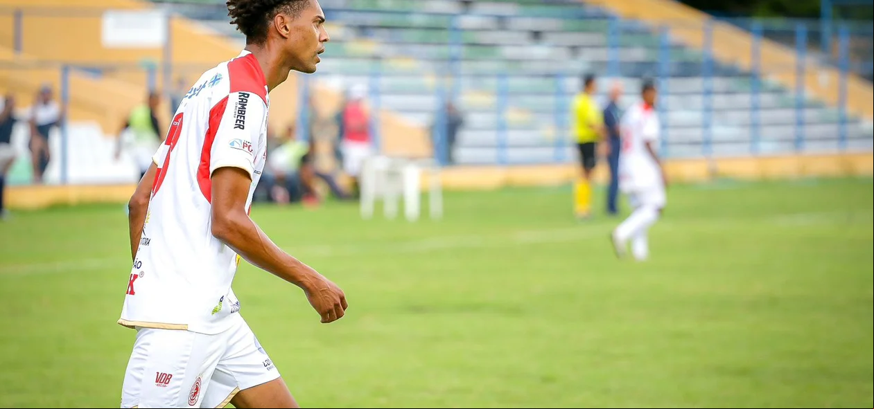 Edmário, zagueiro do 4 de Julho