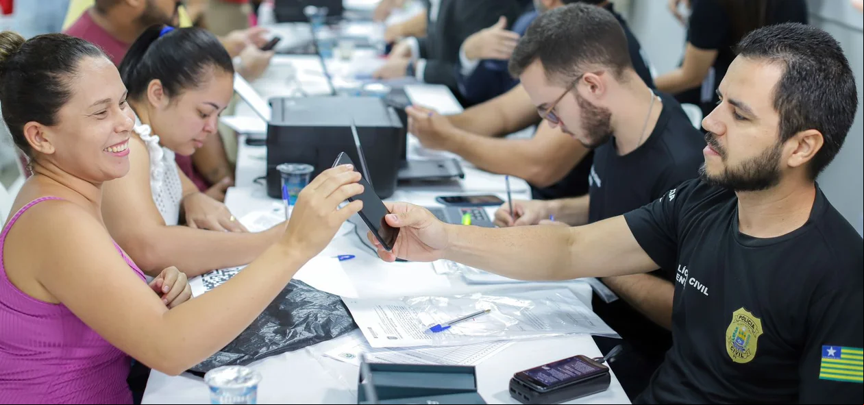Proprietários dos aparelhos sendo restituídos