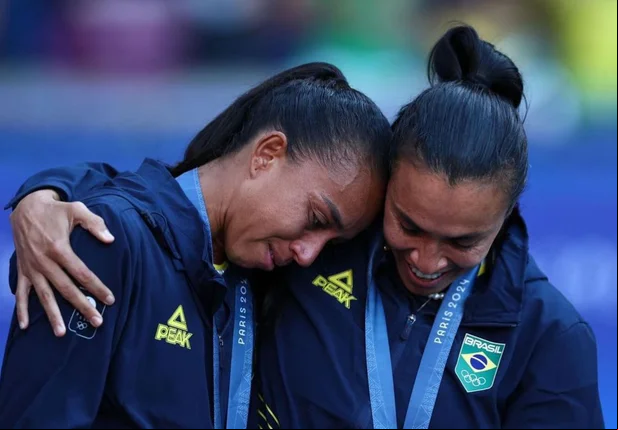 Adriana Silva chora ao conquistar medalha de prata com o Brasil
