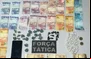 Foram encontrados com o suspeito 60 invólucros com substância análoga ao crac