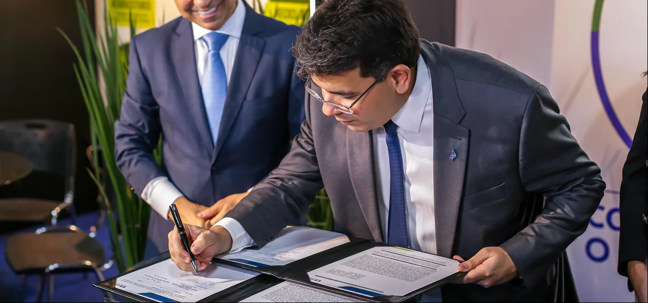 Rafael Fonteles assinou o convênio de cooperação com a Aneel