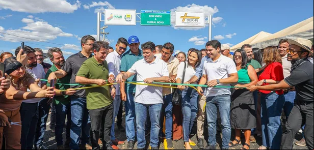 Rafael Fonteles e Leo Sobral entregam asfalto em cinco cidades do Piauí