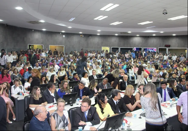 Personalidades femininas são homenageadas na Câmara de Teresina