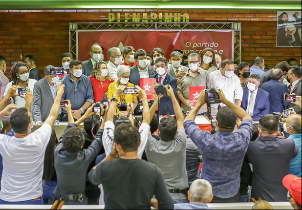 PT realiza evento de filiação no plenarinho da ALEPI