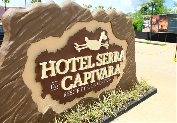 Rafael Fonteles inaugura novo Hotel Serra da Capivara