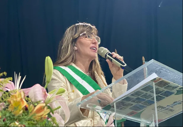Ivanária Sampaio é empossada como prefeita de Esperantina